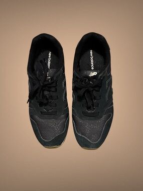 Women's New Balance 373 Black Sneakers, Lace Print Detail on Toe, Suede Size 8